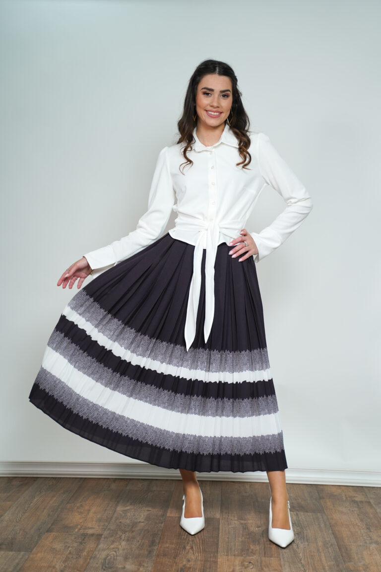 חצאית פליסה קרפ שחורה