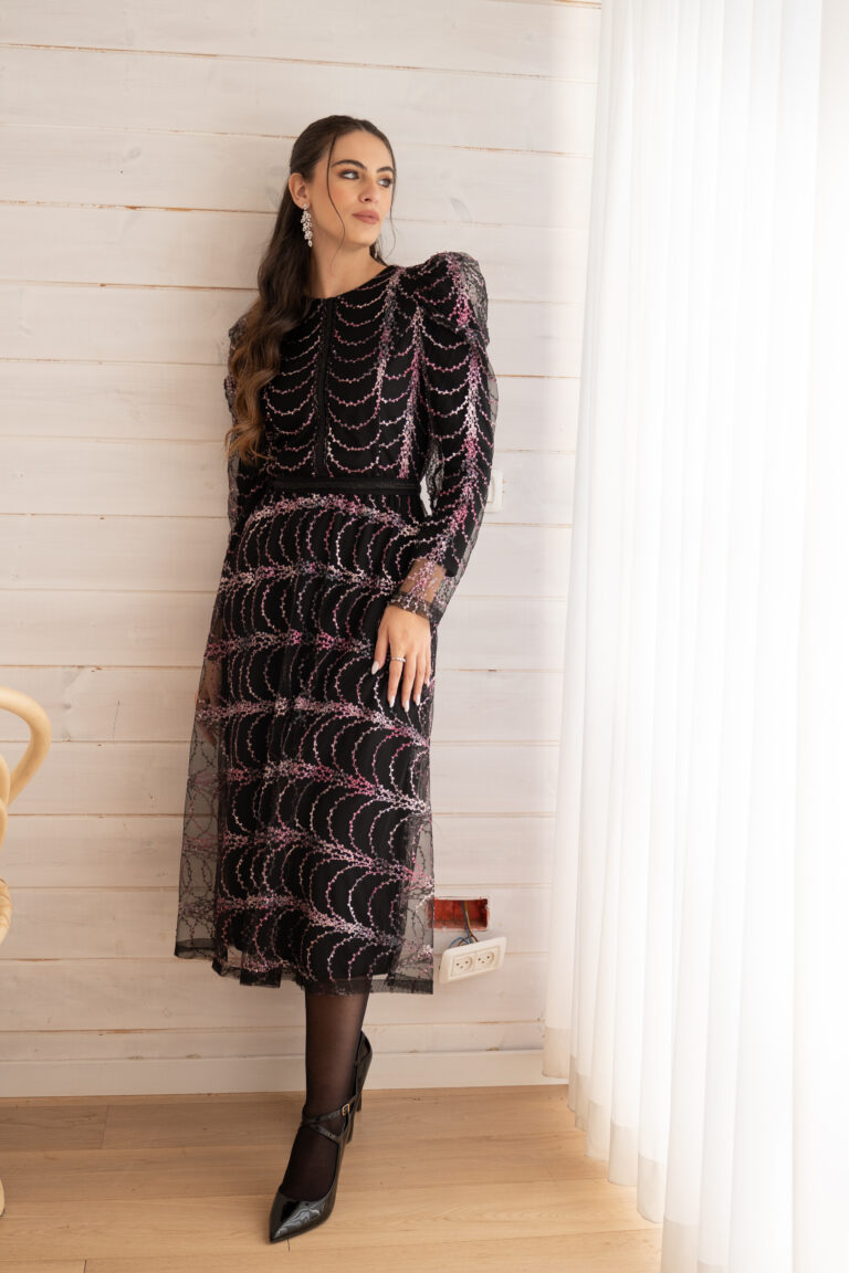 שמלת ריקמה שרשרת